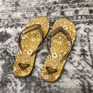 Roxy flip flops